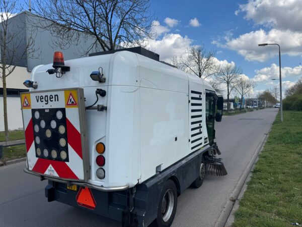 Veilig vegen op de openbare weg met het waarschuwingsbord van de Ravo 540