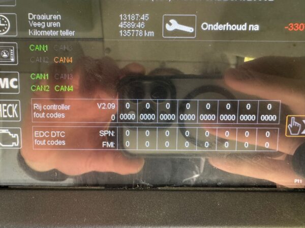 Ravo 540 display met actuele kilometerstand van 135.778 km en 4.589 veeguren