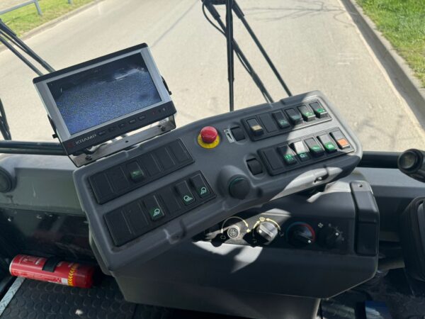 Dashboard Ravo 540 met bedieningspaneel en Kramp camerasysteem