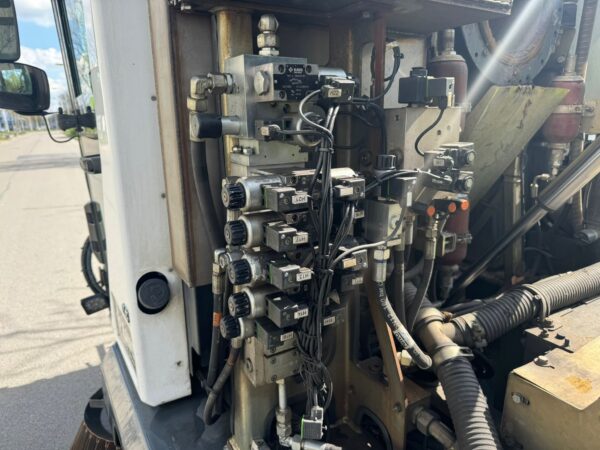 Hydraulisch kleppenblok en besturingssysteem van de Ravo 540 iSeries