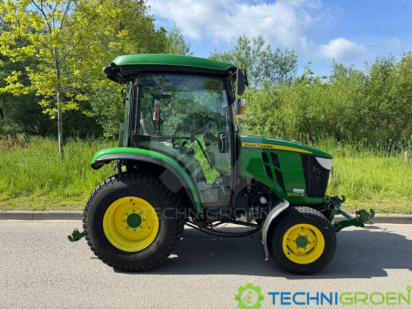 John Deere 3045R Tractor 2015 15