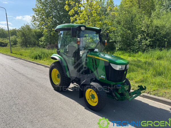 John Deere 3045R Tractor 2015 17
