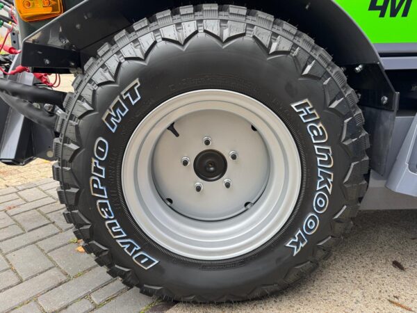 Lm trac 287 met borstelarm wielen en banden voor