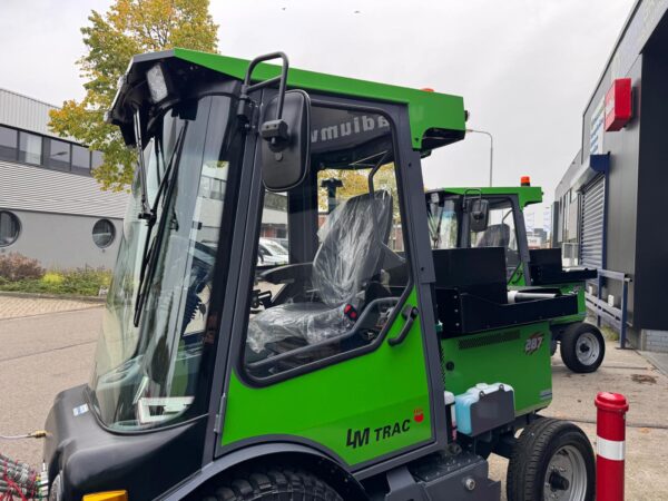 Lm trac 287 met borstelarm zijkant